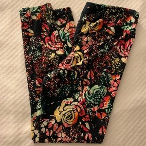 LuLaRoe Tall & Curvy TC Leggings Rainbow Roses